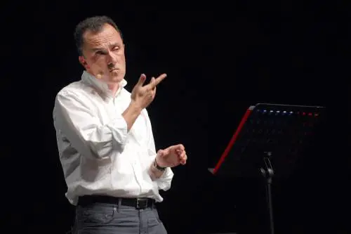 Luttazzi prova a difendersi: "Non sono un evasore"