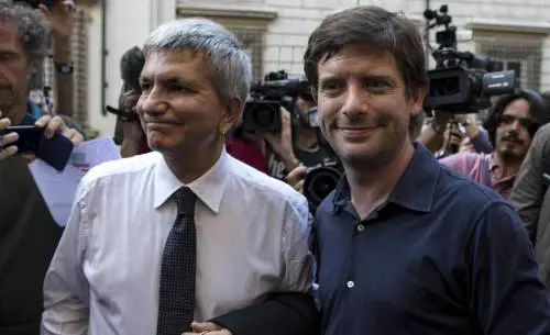 La sinistra torna in piazza per difendere il posto a vita