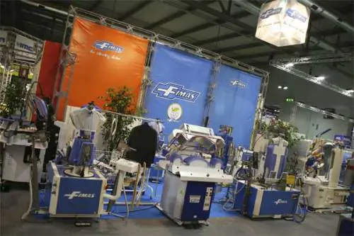 Stirare a tutta velocità? Ecco la macchina da 100 camicie all'ora