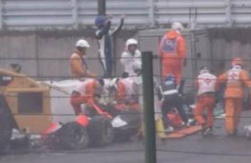 Gp di Giappone a Suzuka. Bianchi contro la gru: è grave. Il suicidio in diretta della F1
