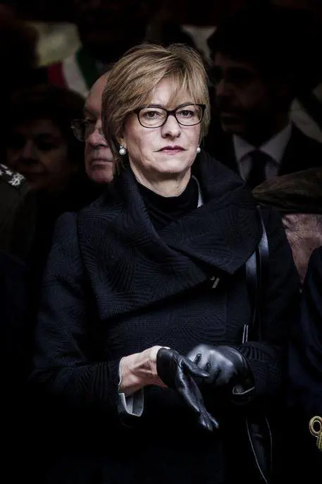 Pinotti fermata da un vigilante all'Ikea, interviene la scorta: "Siamo di fretta"