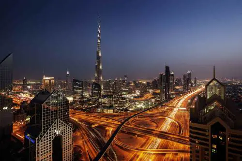 Lusso e tecnologia, caste e divieti. Ecco la vera vita negli Emirati arabi