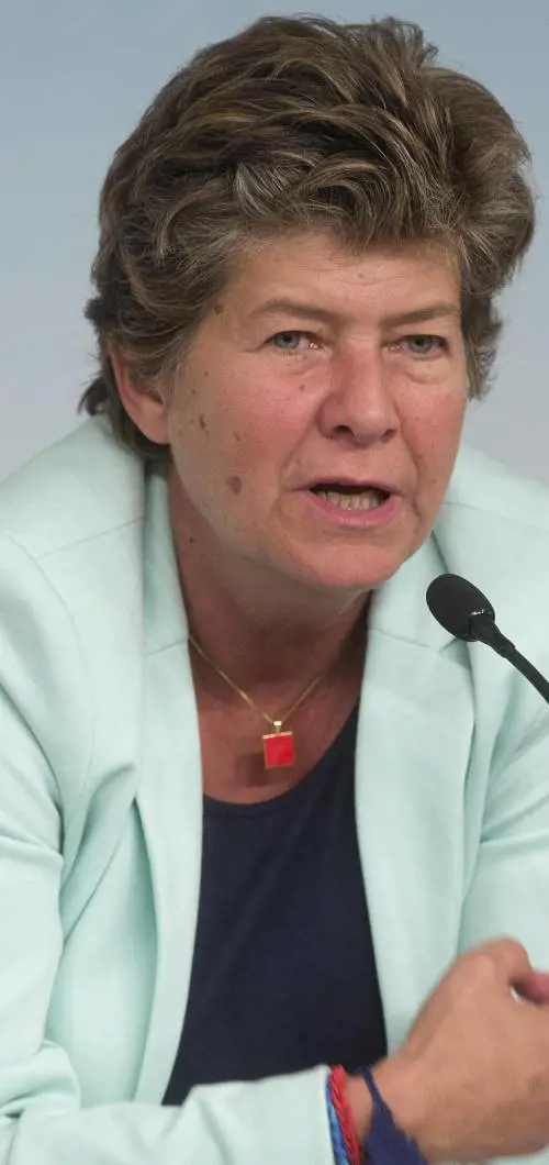 E adesso se le suonano a colpi di canzonette