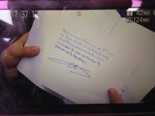Hollande firma la giustificazione ai liceali