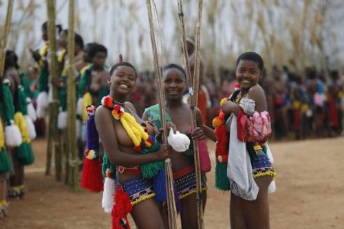 Il re dello Swaziland: "15 euro al mese  a chi resta vergine"