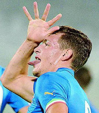 Il solito Belotti mette le ali alla Under. La piccola Italia pareggia e vede le finali
