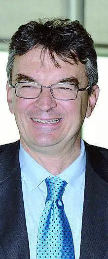 «Sì» o «no», il dubbio trasversale della politica