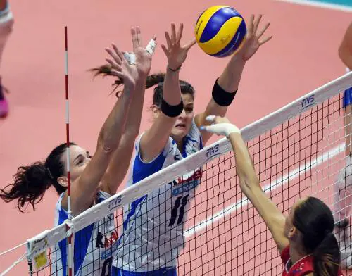 Cristina Chirichella (D) e Nadia Centoni durante il match con la Russia
