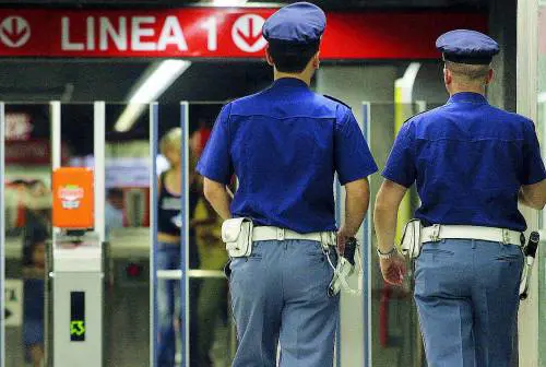 Il "tesoretto" del poliziotto che taglieggiava le ladre rom