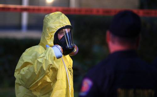 Parigi, rubate dieci tute anti-ebola