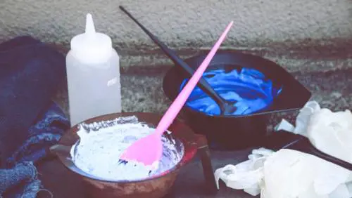 Come colorarsi i peli delle ascelle. Un tutorial insolito