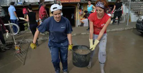 "Angeli del fango" in azione per le strade di Genova