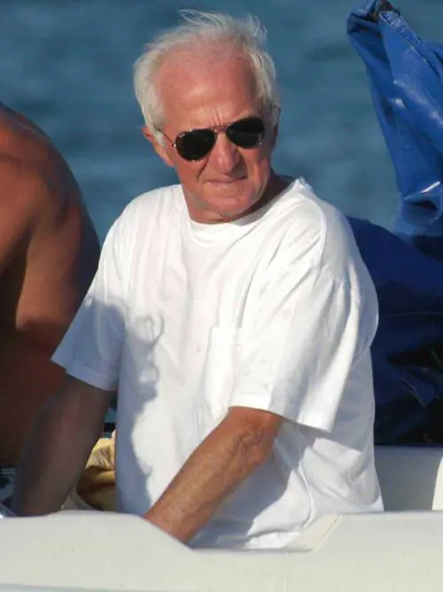 Luxottica crolla in Borsa: -9% A Del Vecchio tutte le deleghe