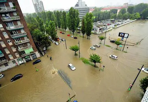 Seveso, la piena ora fa paura e da Roma piovono promesse