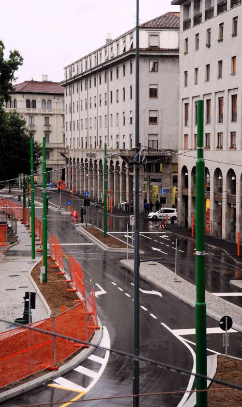 Corso San Gottardo riapre ma il tram non passa: è caos