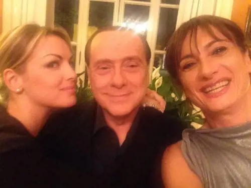 Luxuria ad Arcore a cena con Silvio, Pascale e Dudù