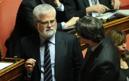 Notte tesa al Senato: governo salvo per un voto