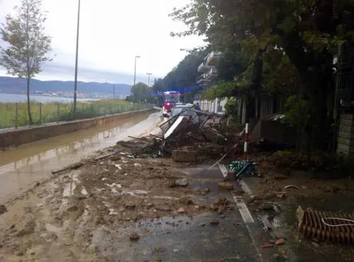 Il maltempo uccide ancora. Frana nel Triestino: un morto