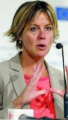Lorenzin promette: famiglie esenti dal ticket