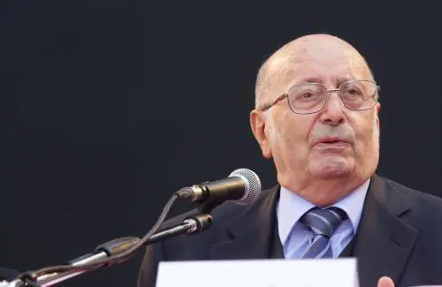 Giovanni Reale durante il suo intervento al Festival della Filosofia di Modena, nel 2013