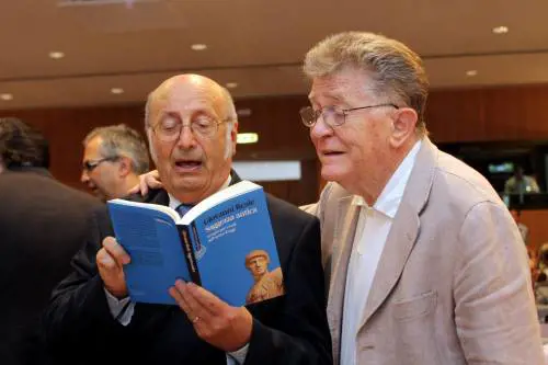 Giovanni Reale con Ermanno Olmi alla Milanesiana, nel 2008