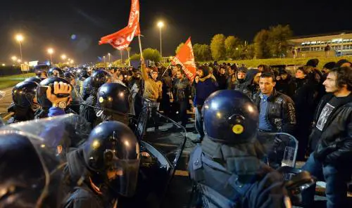 Torino, una notte di tensione ai mercati generali: ambulante muore d’infarto