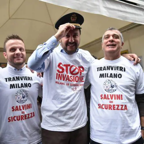 La Lega in piazza, sinistra scatenata