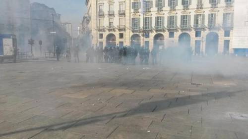 Scontri a Torino tra studenti e polizia