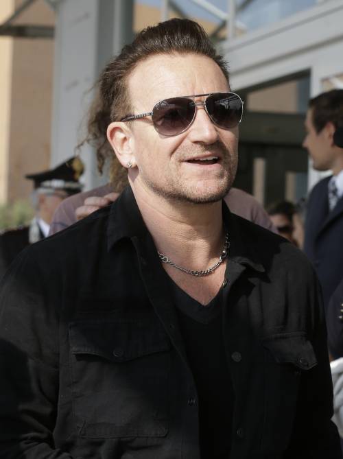 Paura in volo per il leader degli U2