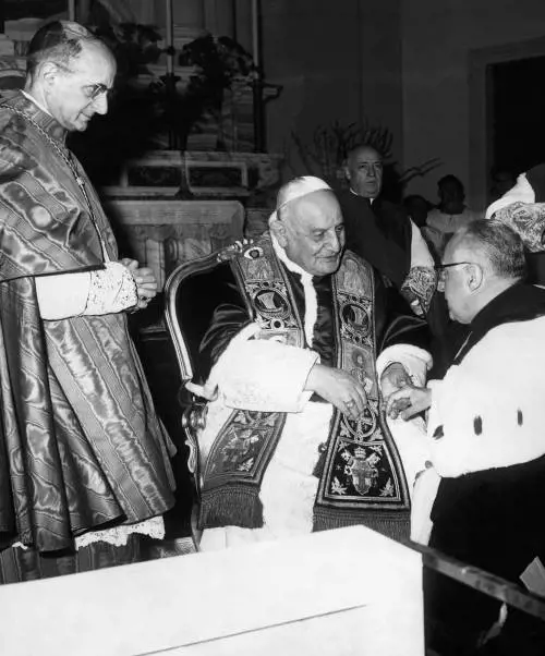 Campane in festa e folla per Paolo VI