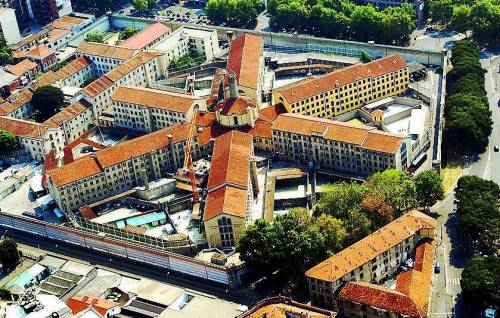 Addio San Vittore? Picconata al carcere che non crolla mai