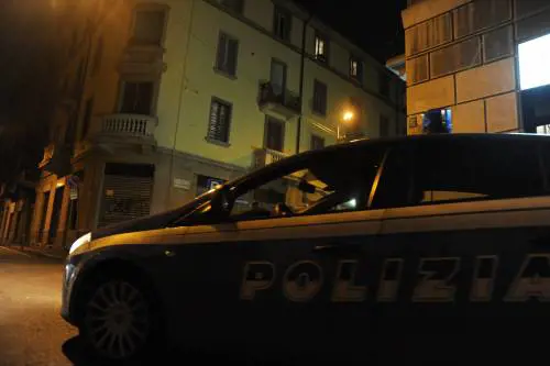 Milano, strangola la fidanzata. Poi chiama l'amico: "Che faccio?" 
