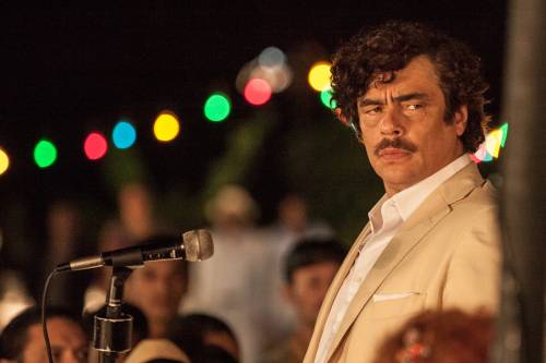 Benicio Del Toro in una scena di "Escobar: Paradise Lost"