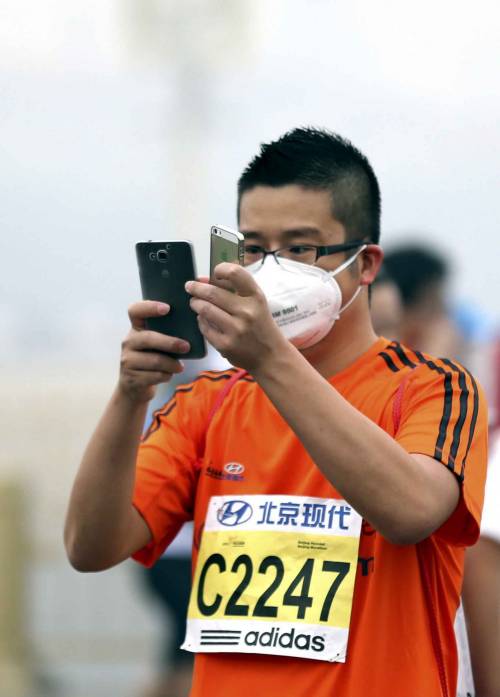 Pechino e smog: maratona si corre  con le mascherine