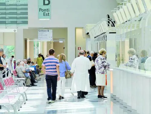 Renzi taglia 1,3 miliardi:  a rischio sanità e trasporti