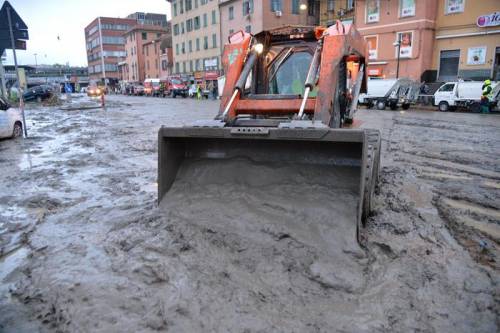 Torna l'allerta meteo nel Nordovest. Piani terra evacuati a Carrara