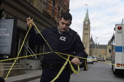 Canada, sparatoria in Parlamento