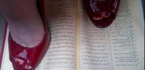 Sul Corano con i tacchi a spillo. Arrestata una donna in Turchia
