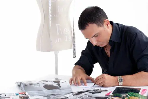 Lo stilista e la shopping tv: ecco come nasce il "lusso democratico"