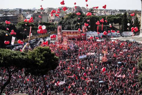 Viaggio e pranzo per tutti. La Cgil brucia 40 milioni per abbaiare al governo
