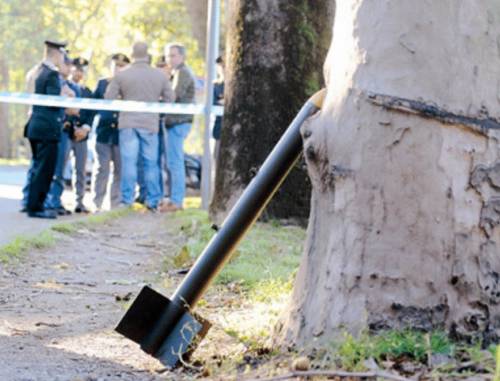 Il giallo del razzo abbandonato in un parco a Milano