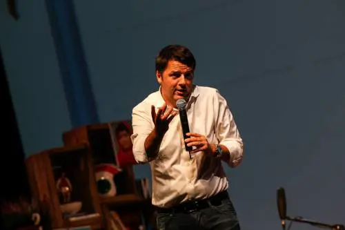 Renzi respinge la piazza rossa: "Protestano? Io vado avanti"