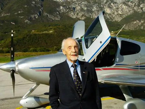 A 100 anni pilota l'aereo "Però mi vietano la bici"