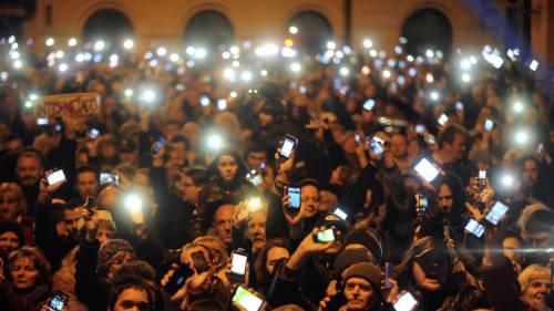 Budapest, migliaia in piazza contro la "internet-tax"