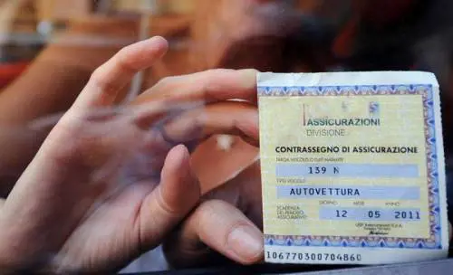 Rc auto, addio al contrassegno. Così si svolgeranno i controlli