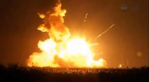 Usa, razzo esplode in volo sei secondi dopo il lancio