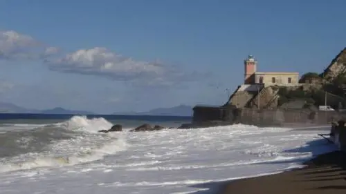 "Sapore di sale": la spiaggia di Paoli inghiottita dal mare