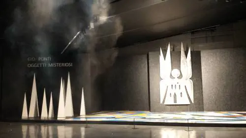 Gli "Oggetti misteriosi" di Gio Ponti in mostra a Malpensa