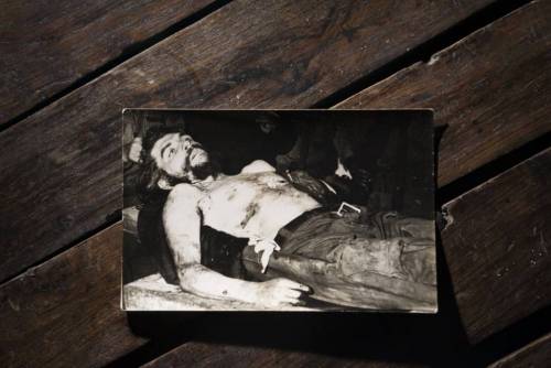 Ecco l'immagine inedita del cadavere di Che Guevara