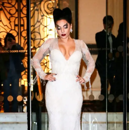 Lady Gaga, nuovo tattoo e stravanganza all'italiana